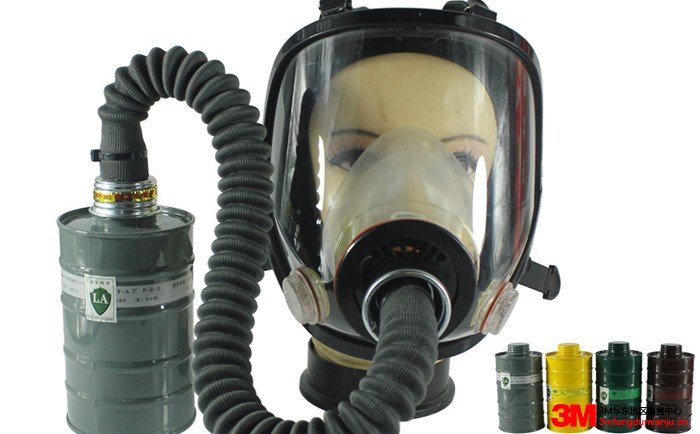 長(zhǎng)管式防毒面具的佩戴方法